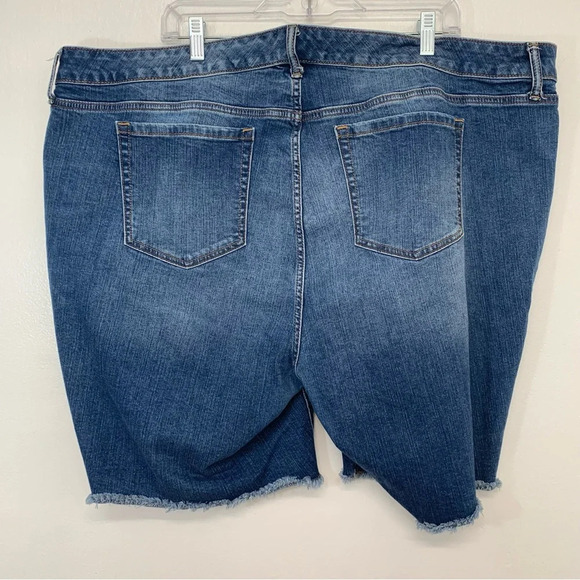 Torrid Demin Shorts Woman 26  Cut Off Blue Fade Distressed Stretch Travel Casual - Picture 2 of 9